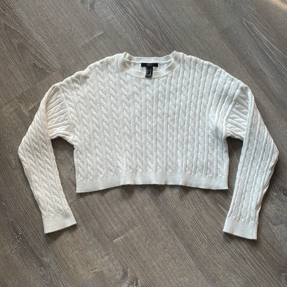 FOREVER 21 Knit white Sweater Cropped Size Medium